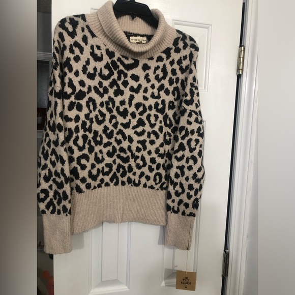 Women’s Yet Again sweater size small(cheetah print) - Picture 1 of 4